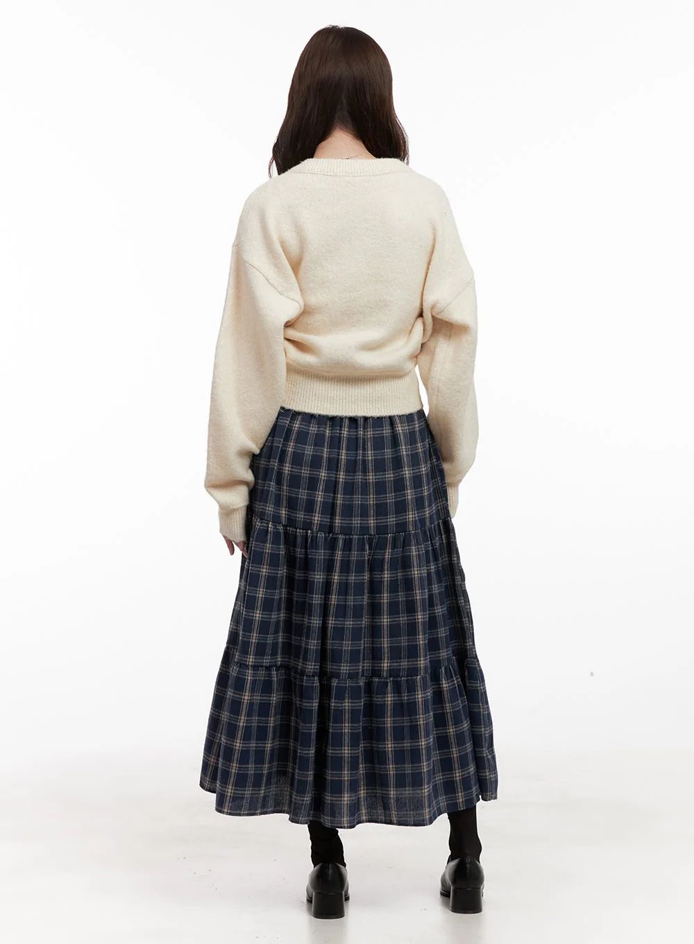 WarmWool Solid V-Neck Sweater OD403 - Image 4