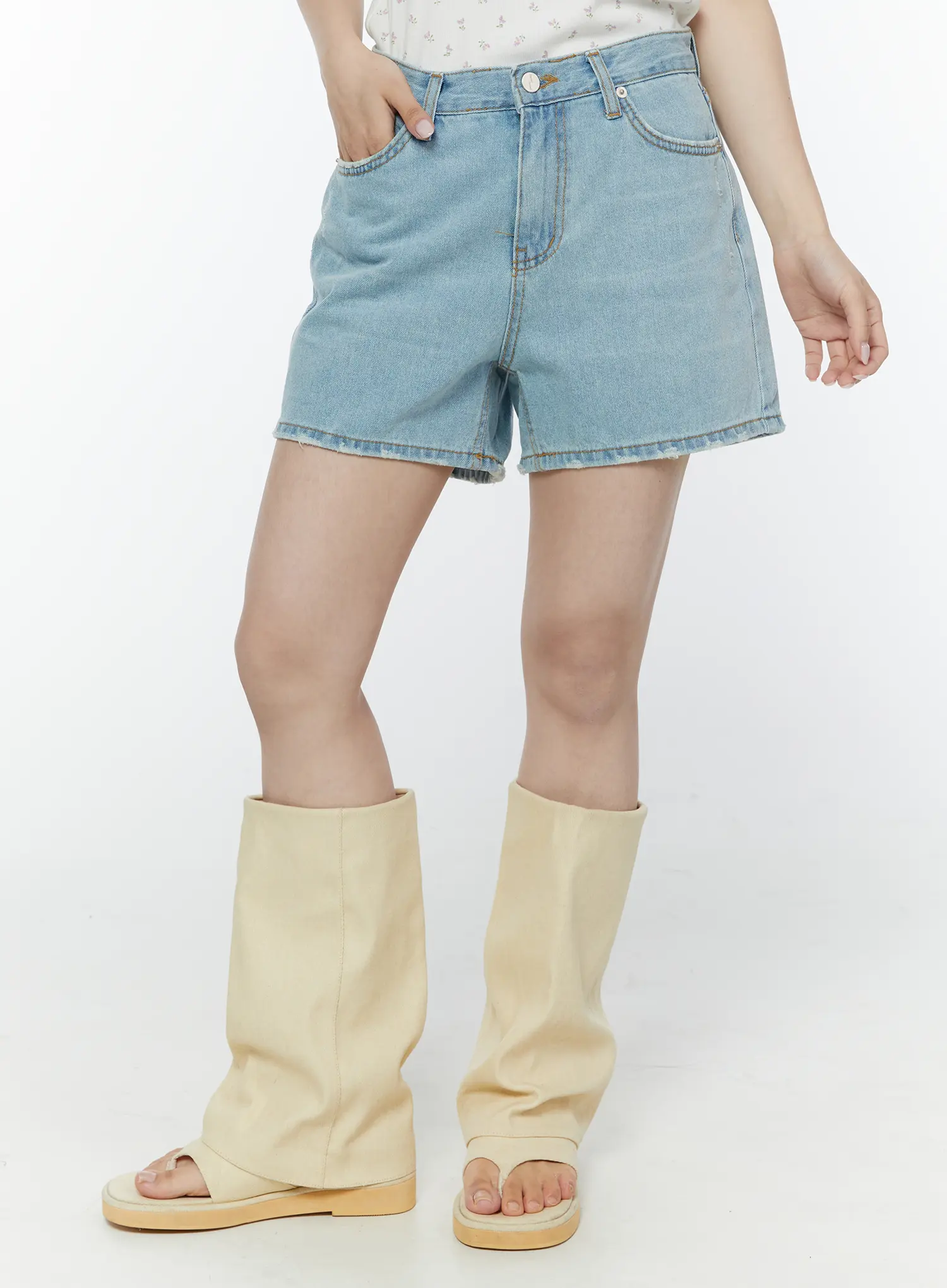 Washed Denim High-Waist Shorts IY507 - Image 3