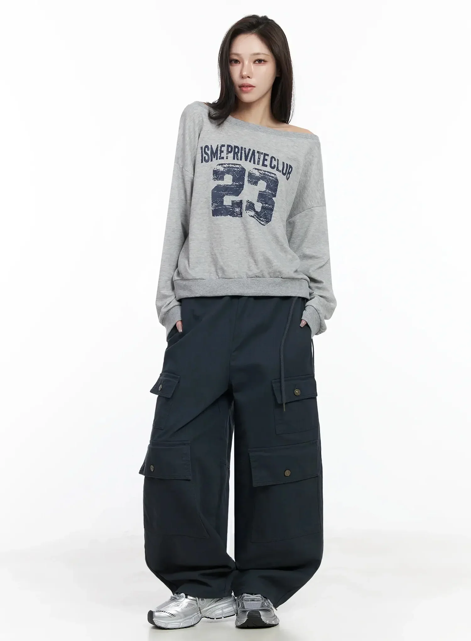 Wide Neck Numeral Graphic Sweatshirt IJ528 - Image 4
