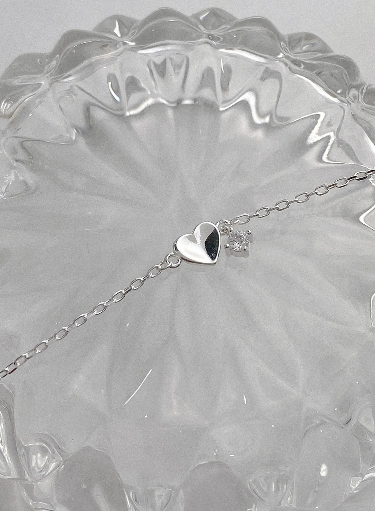 Woolf Heart Drop Line Bracelet IU506 - Image 2