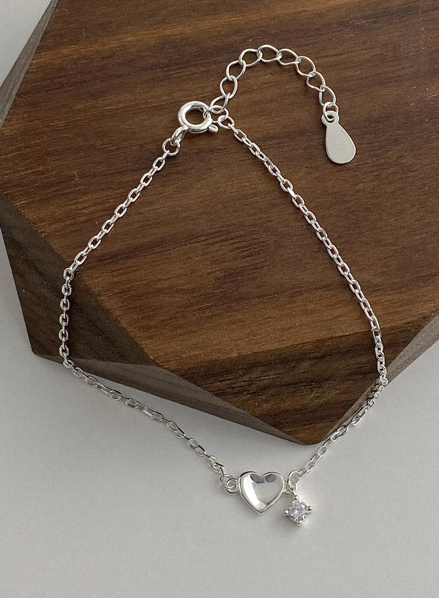 Woolf Heart Drop Line Bracelet IU506 - Image 5