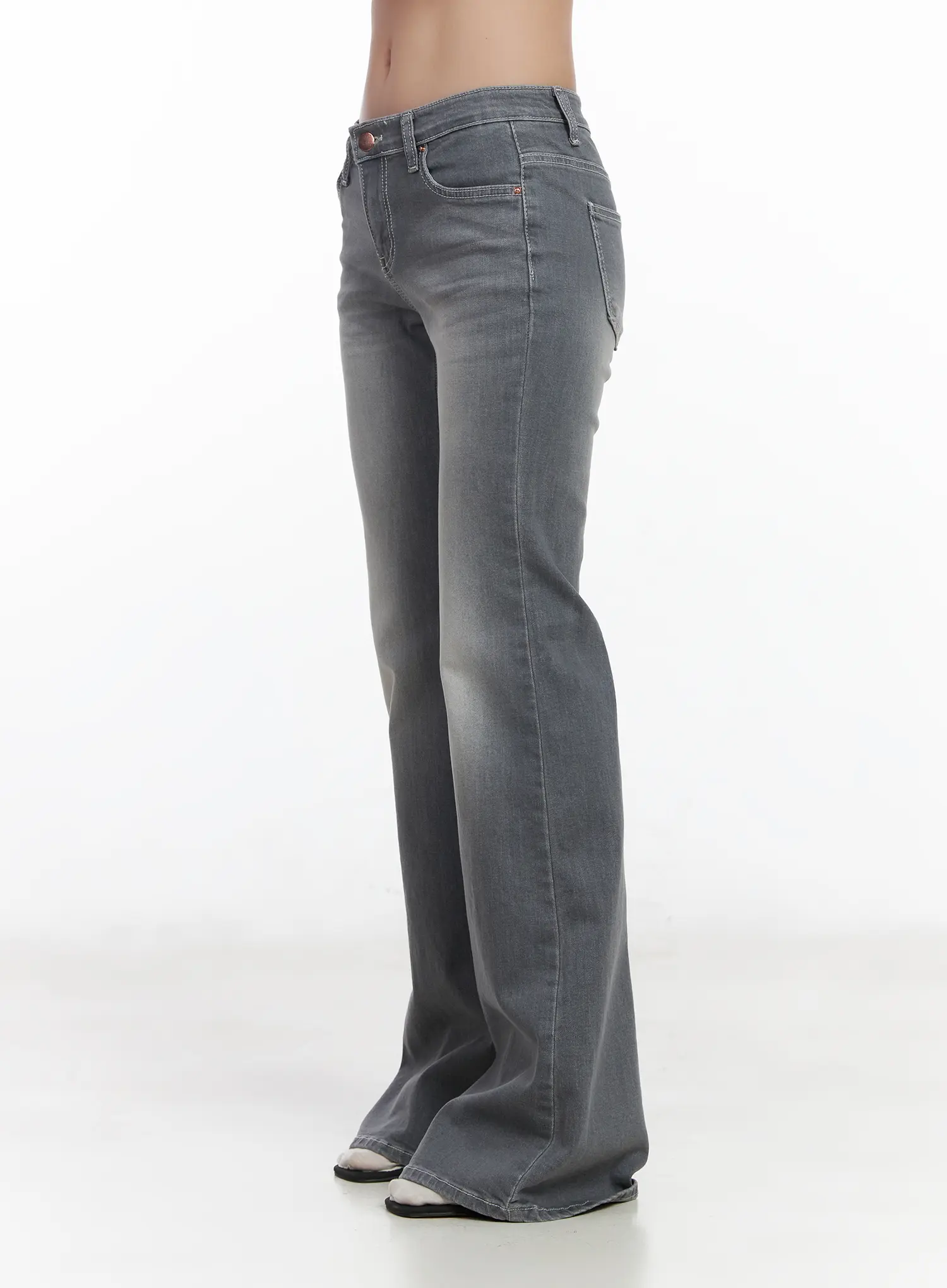 Yuki Loose-Fit Washed Bootcut Flared Jeans CJ530 - Image 3