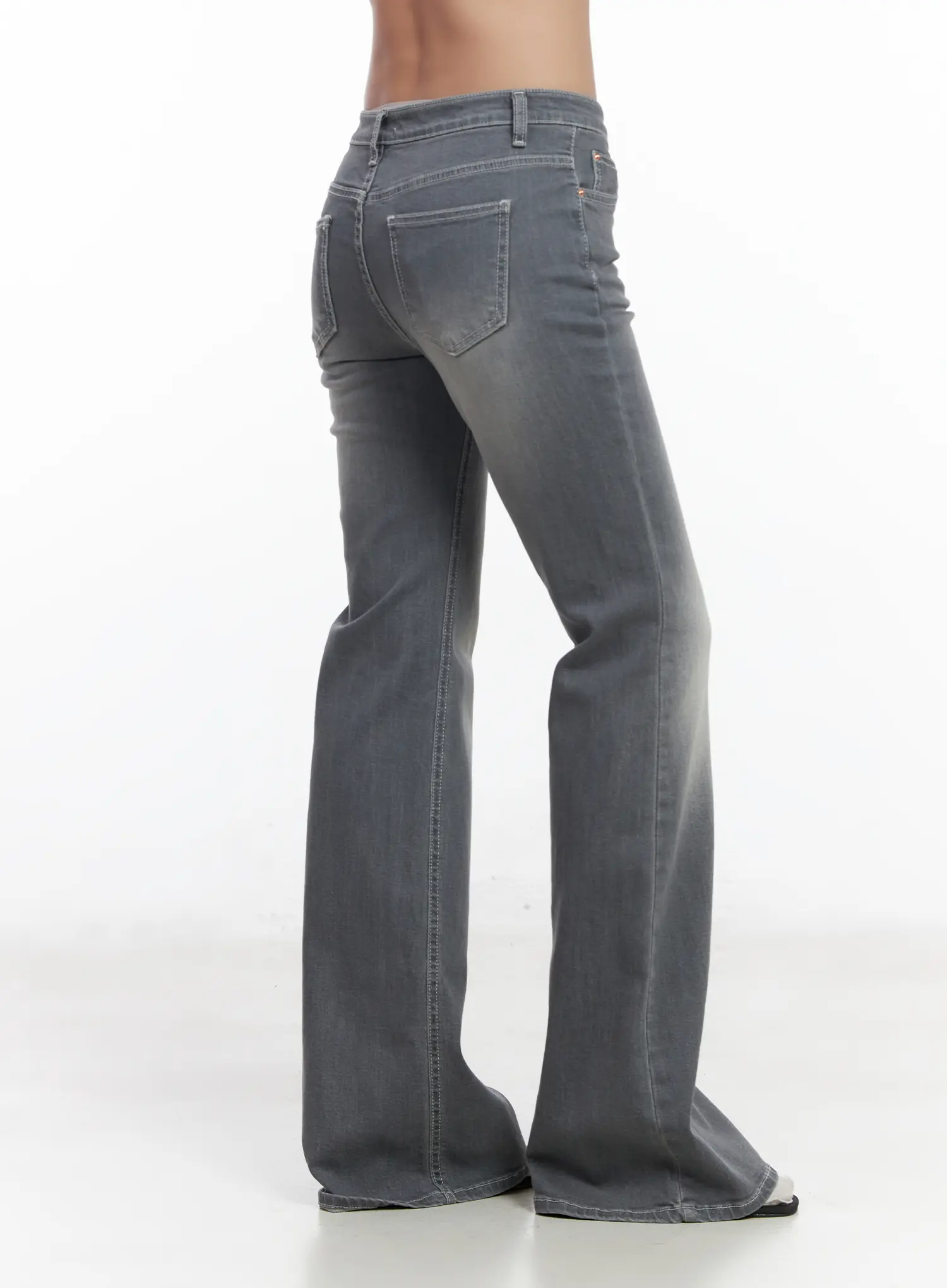 Yuki Loose-Fit Washed Bootcut Flared Jeans CJ530 - Image 4