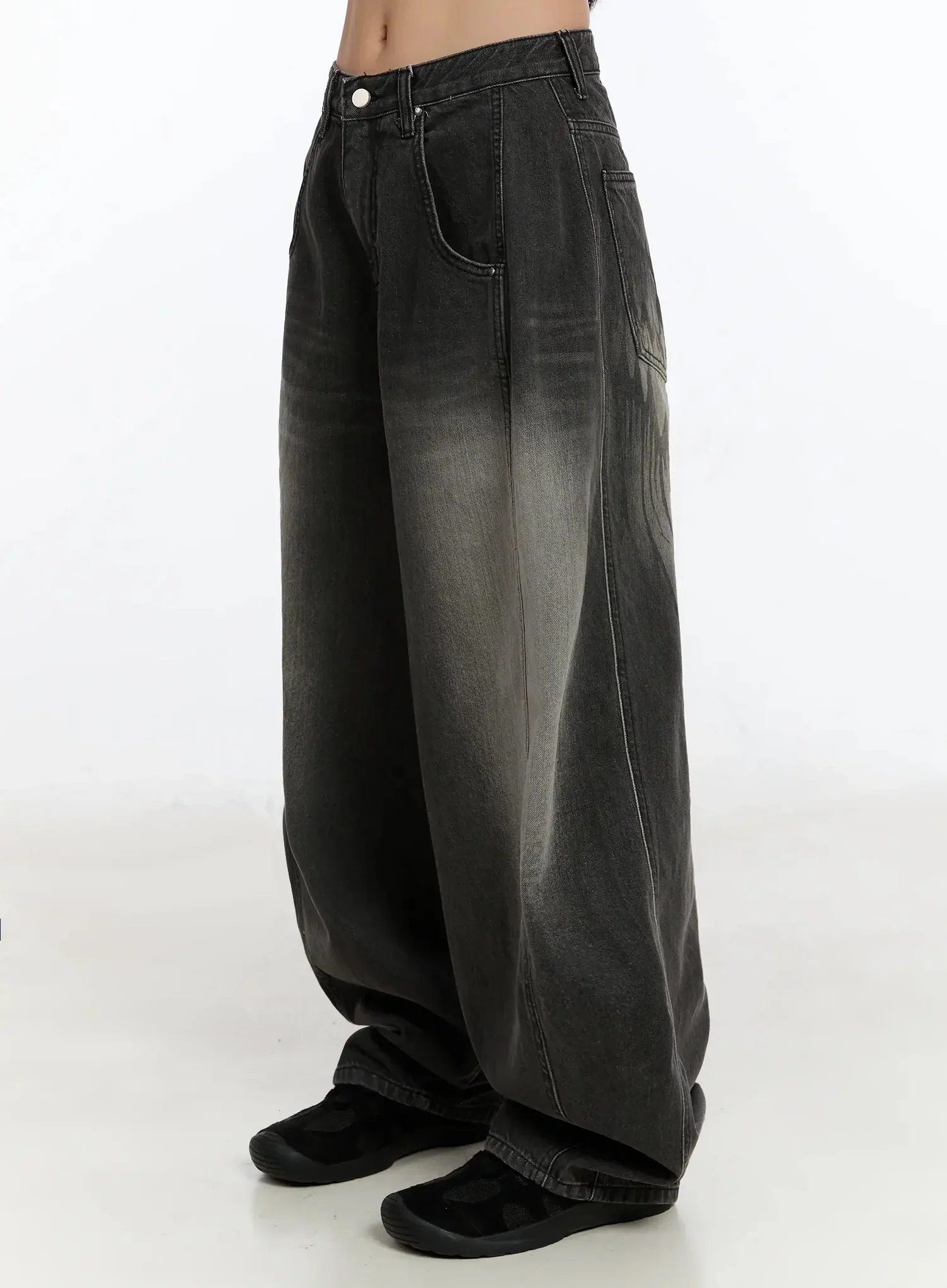 Yunho Oversized Wing Print Jeans IF526 - Image 8