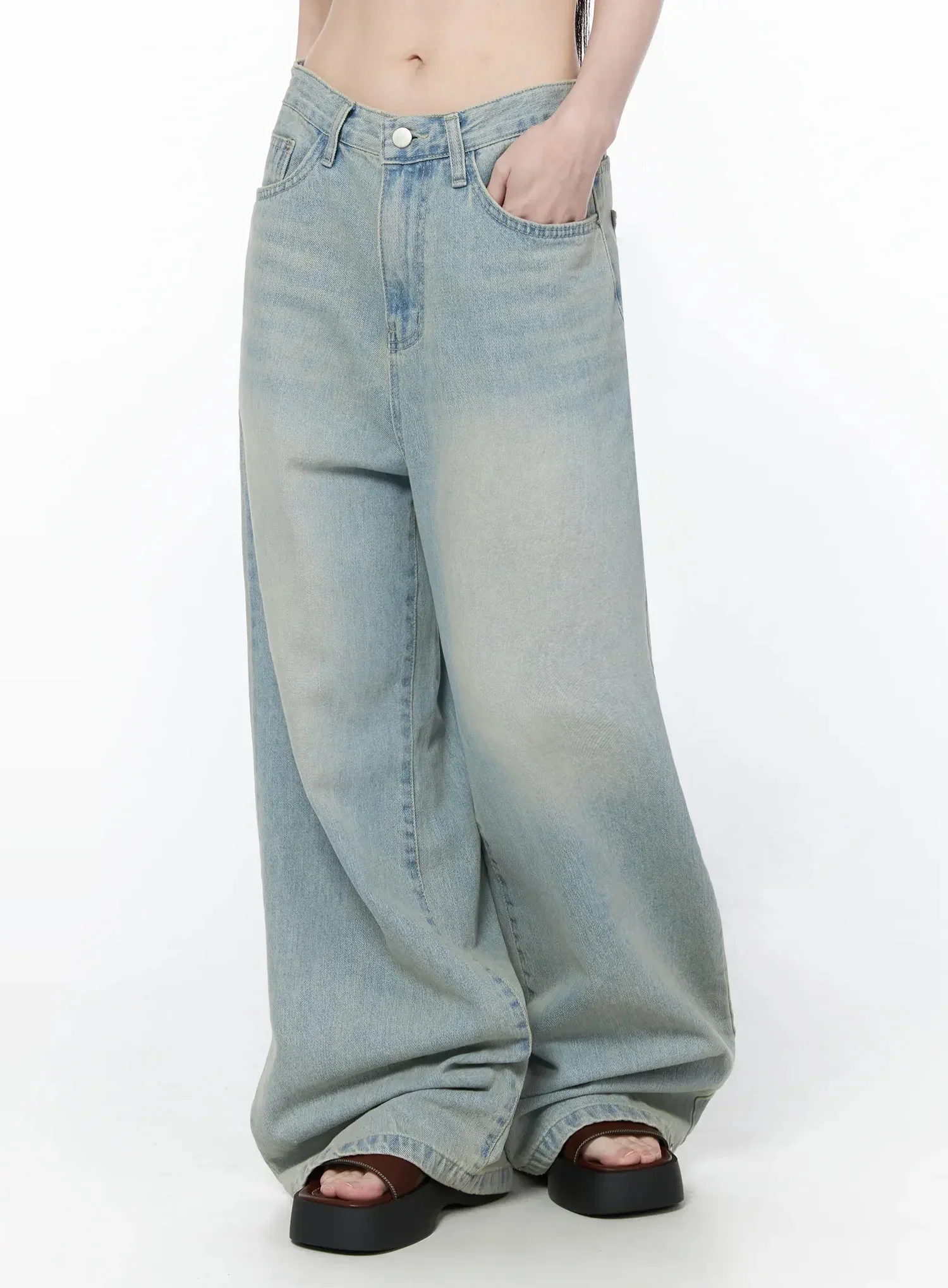 Zion Light Wash Wide-Leg Jeans IY514 - Image 9